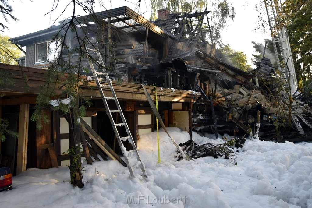 Grossfeuer Einfamilienhaus Siegburg Muehlengrabenstr P1067.JPG - Miklos Laubert